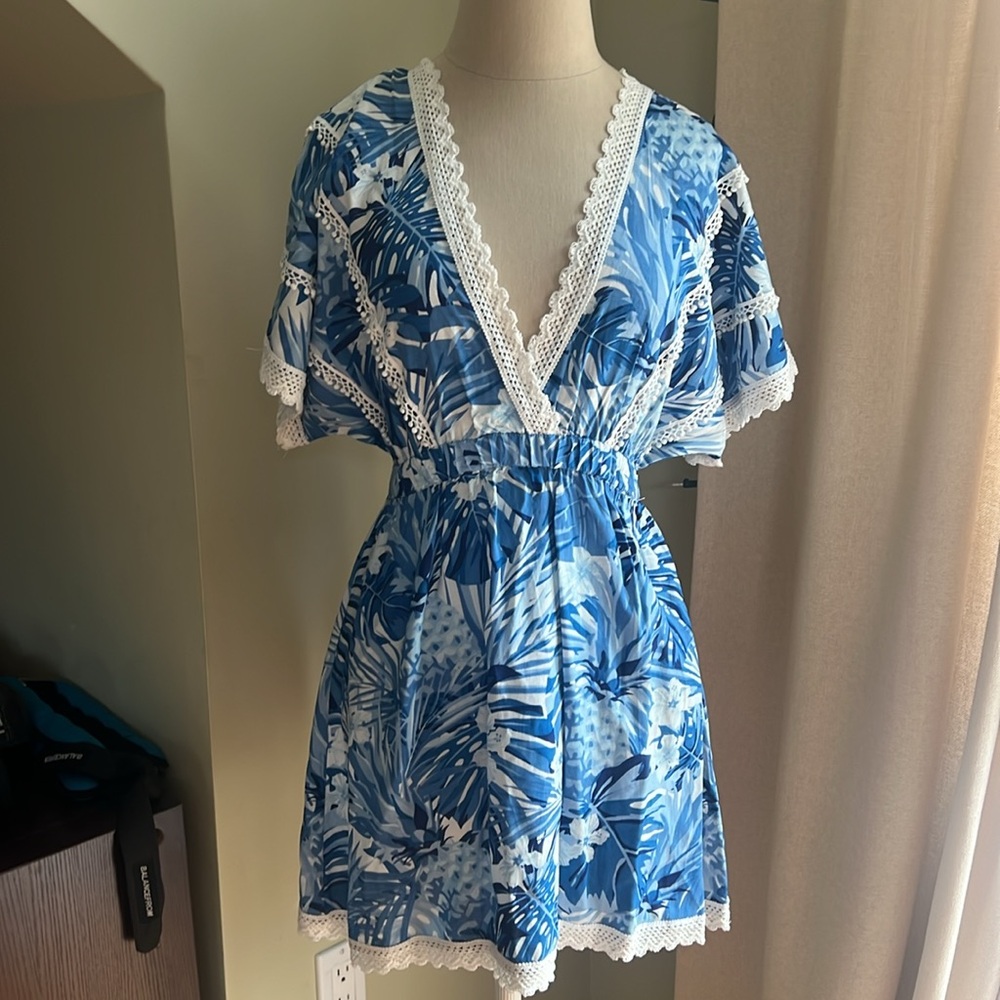 America & Beyond adorable and versatile BOHO coverup or mini dress with lace XS